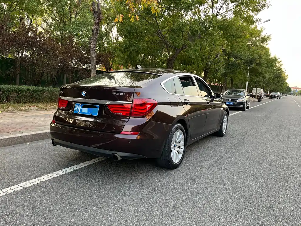 BMW 5 Series GT — миниатюра 5