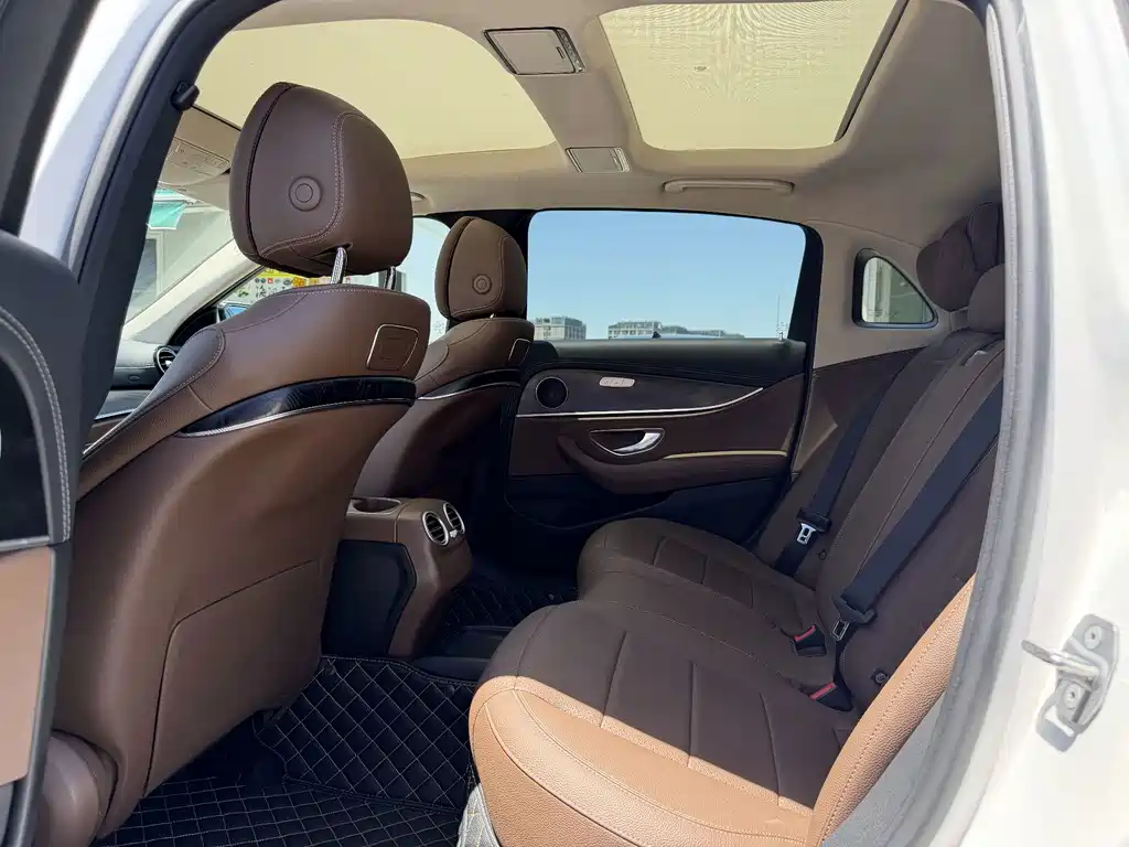 Mercedes-Benz E-Class — миниатюра 5