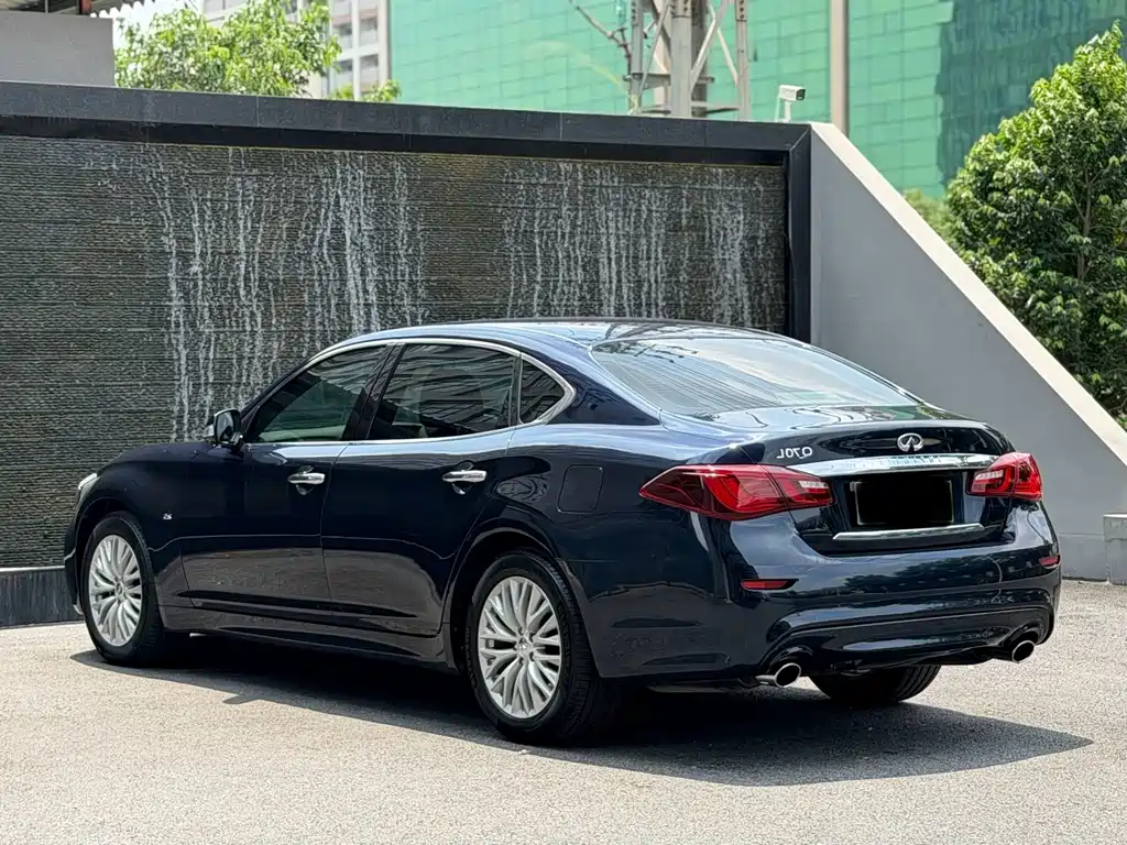 Infiniti Q70 — миниатюра 8