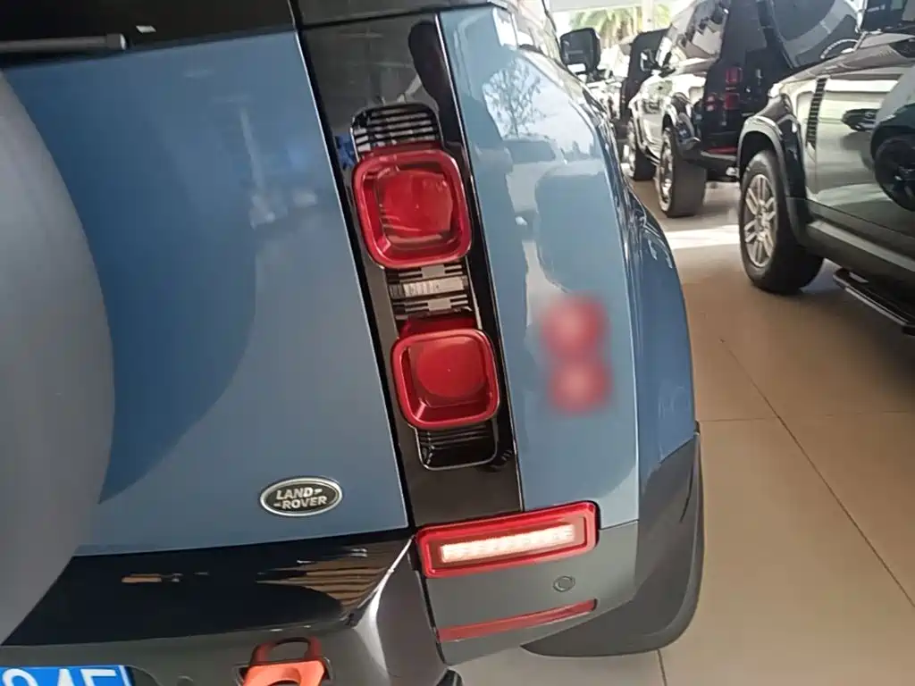 Land Rover Defender — миниатюра 8