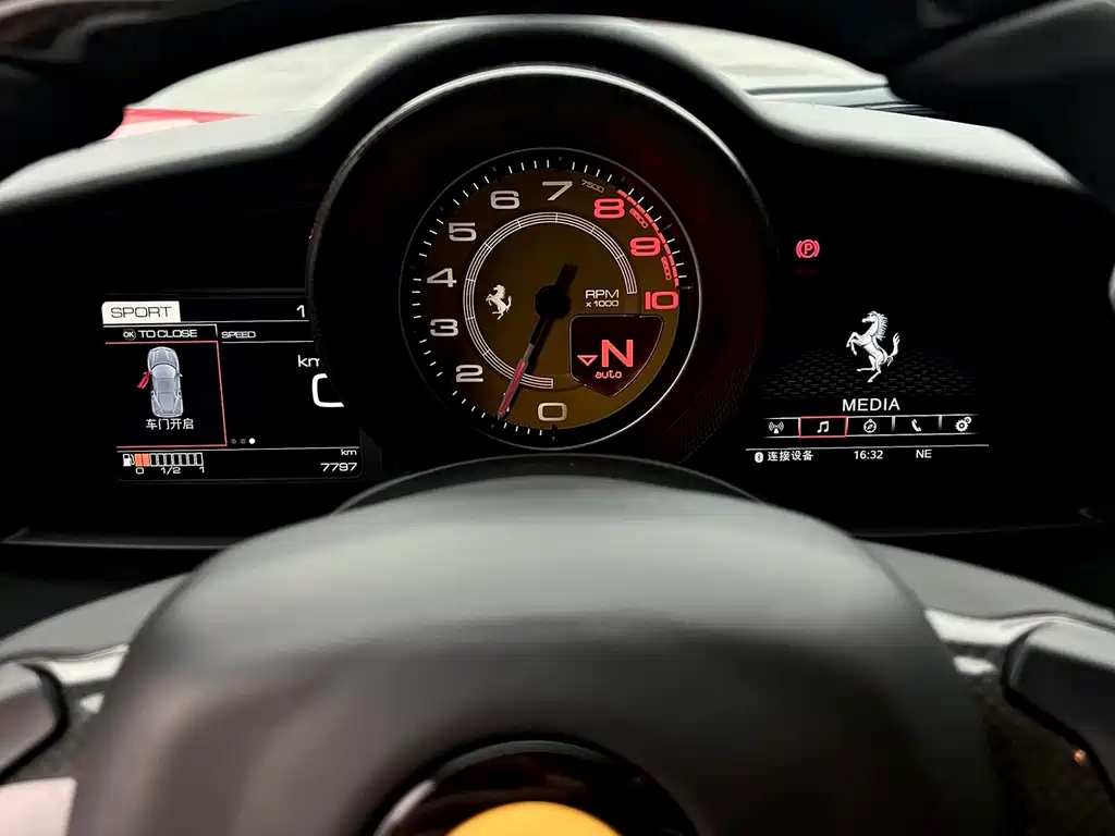 FERRARI 488