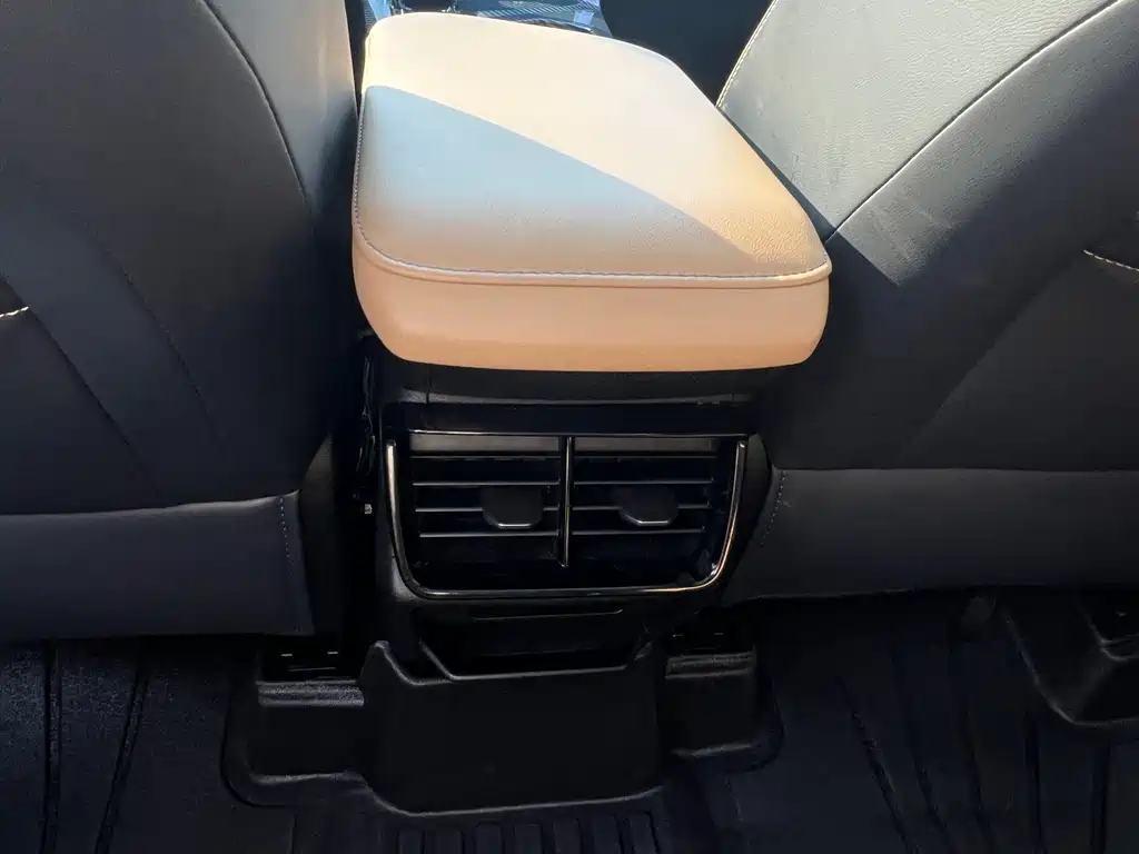 Geely Boyue L — миниатюра 20