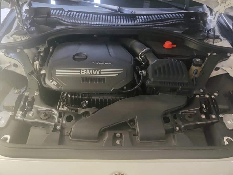 BMW 1 Series 1.5 л 2023 г. Белый, пробег 26400 км