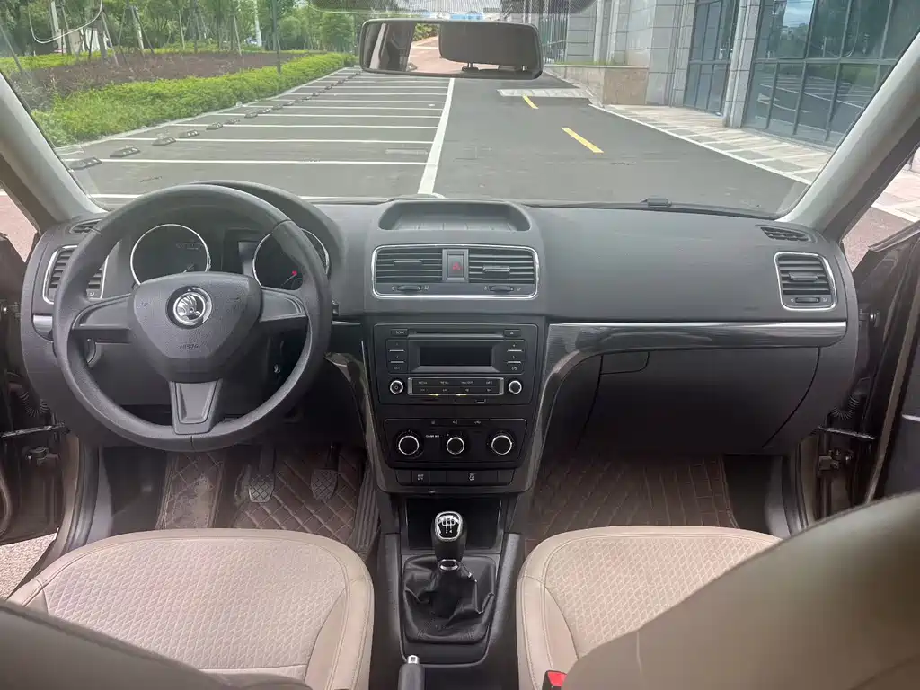 Skoda Yeti 2014 1.6L MT