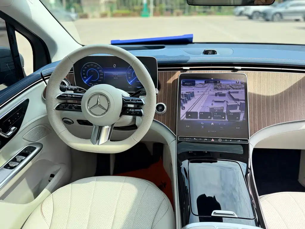 Mercedes-Benz EQE SUV — миниатюра 10