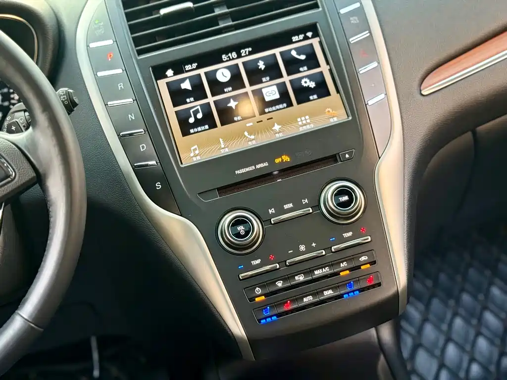 Lincoln MKC — миниатюра 22