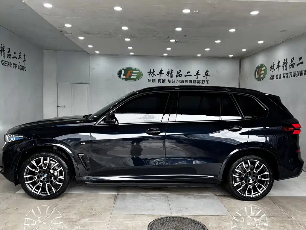 BMW X5 2025 xDrive 40Li M Sport