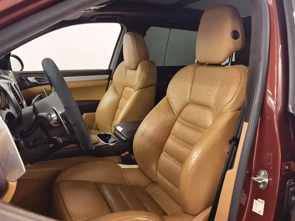 Porsche Cayenne — миниатюра 10