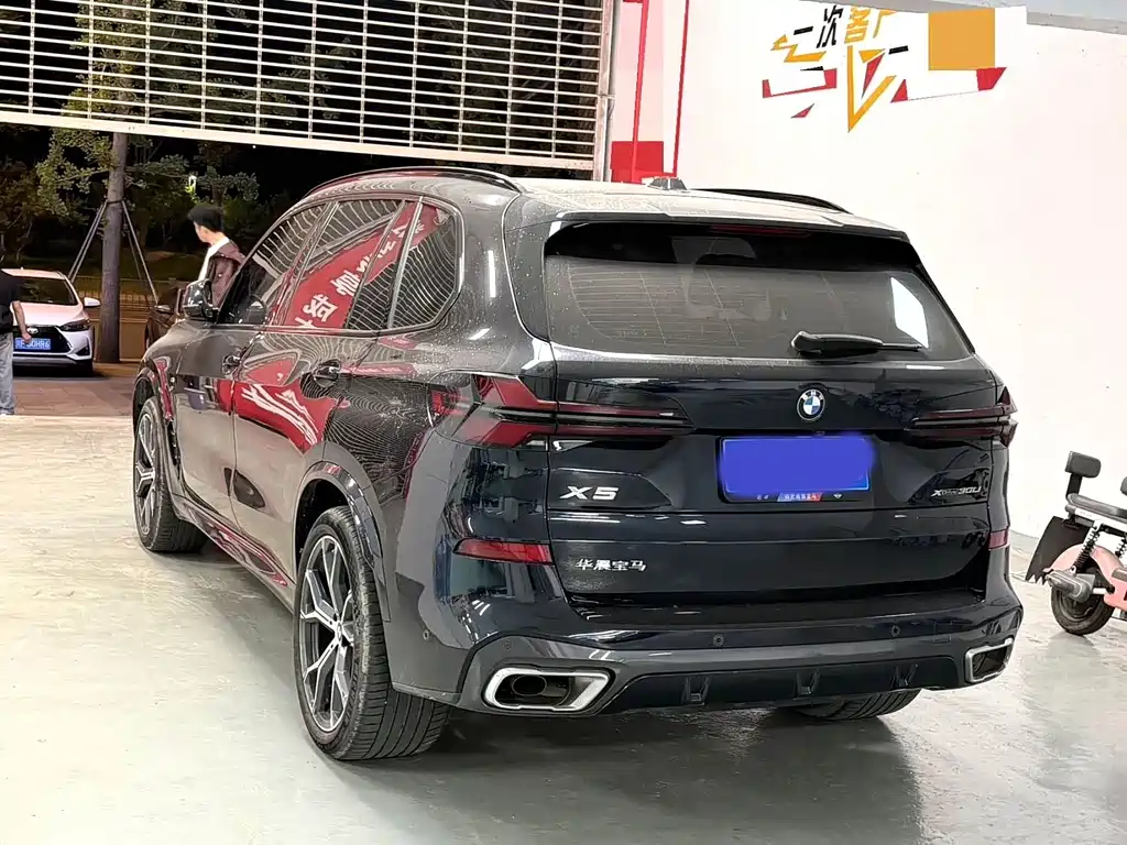 BMW X5 2023 xDrive 30Li Premium M Sport