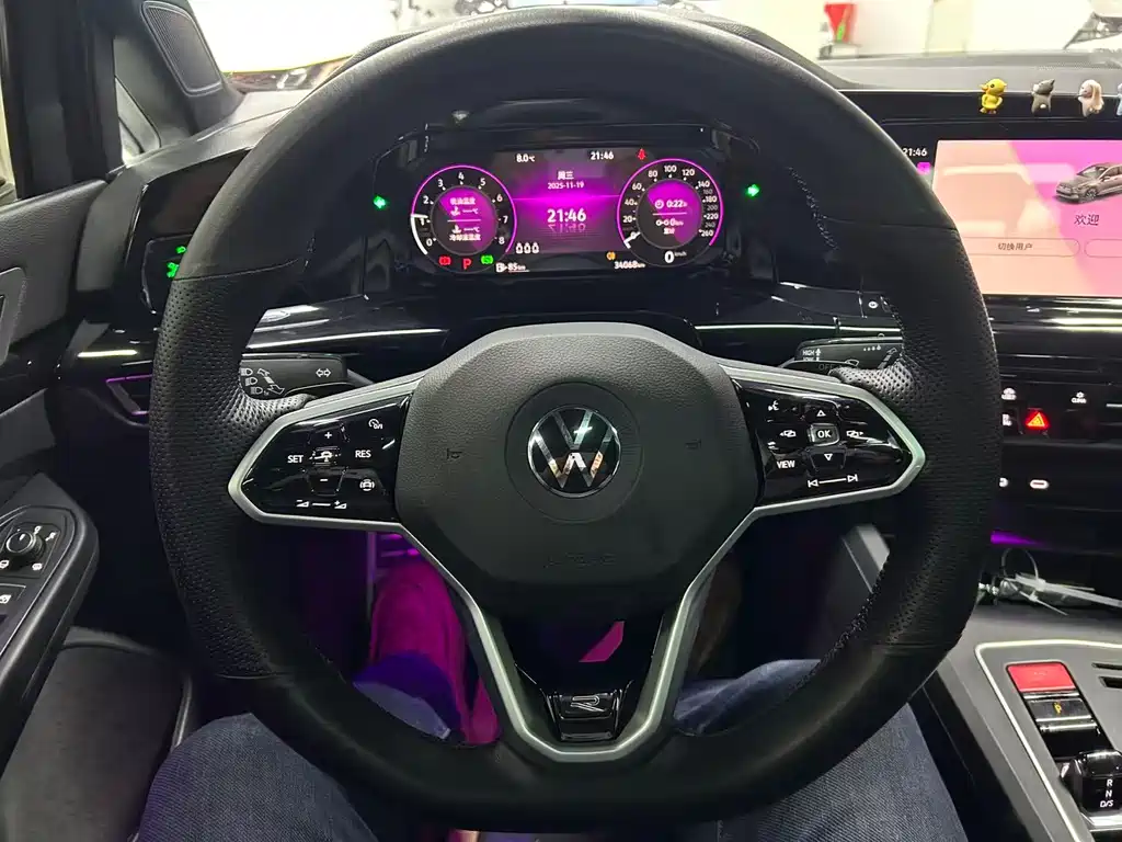VOLKSWAGEN GOLF