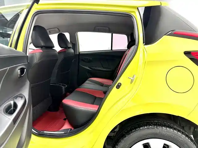 Toyota Yaris L — миниатюра 6