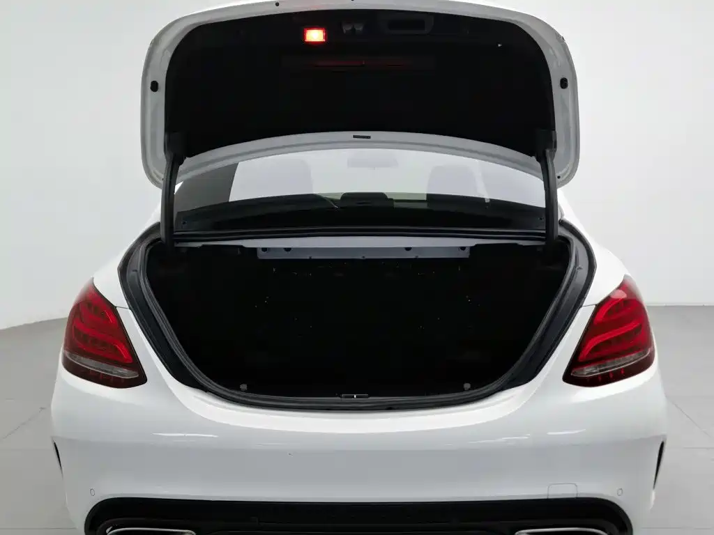 Mercedes-Benz C-Class — миниатюра 16