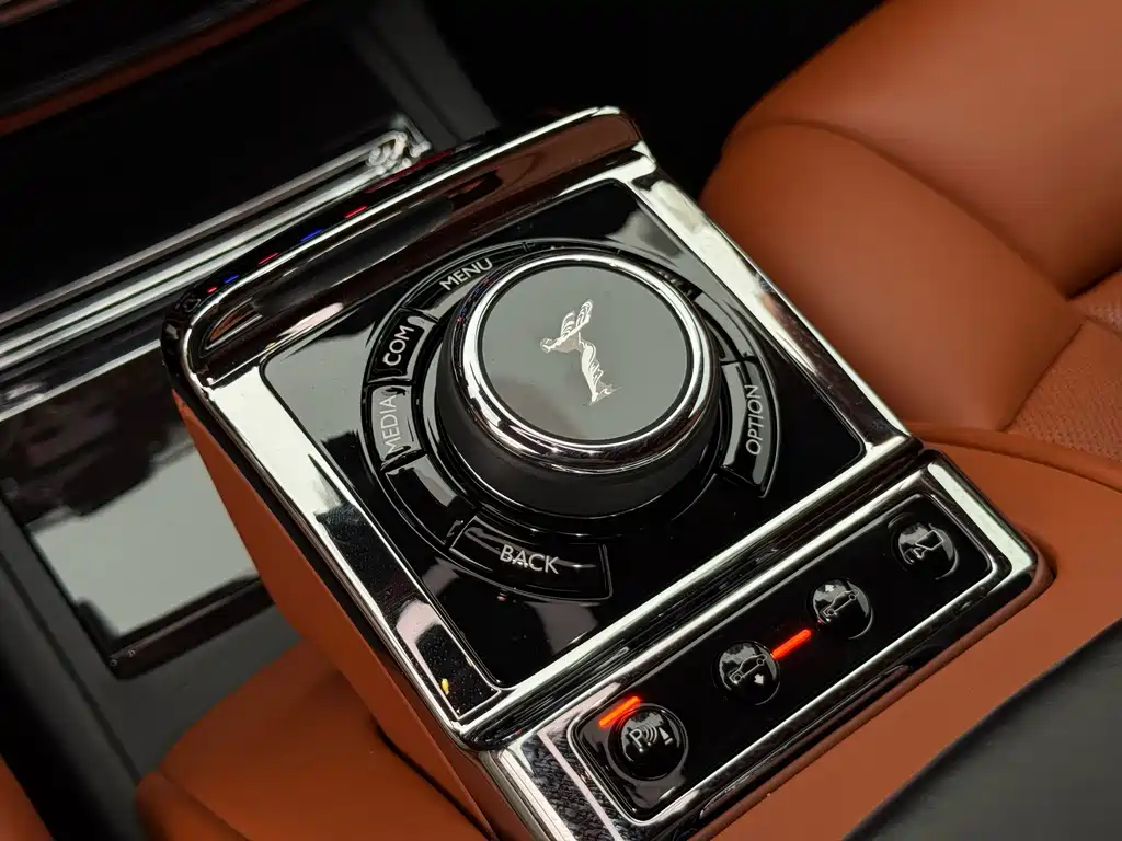 Rolls-Royce Phantom — миниатюра 10