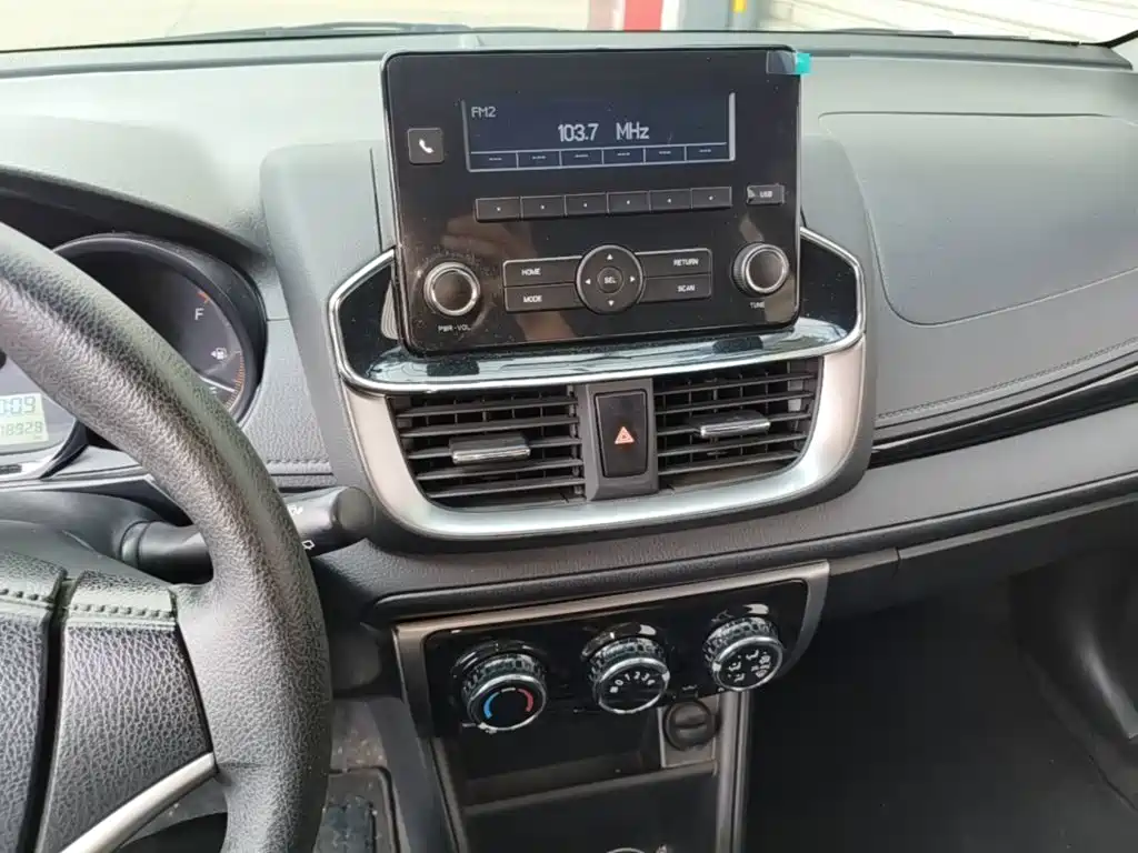 Toyota Yaris L — миниатюра 13