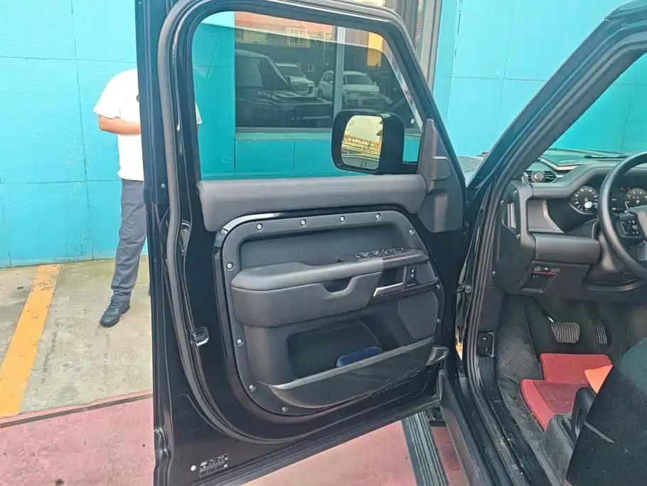 Land Rover Defender — миниатюра 7