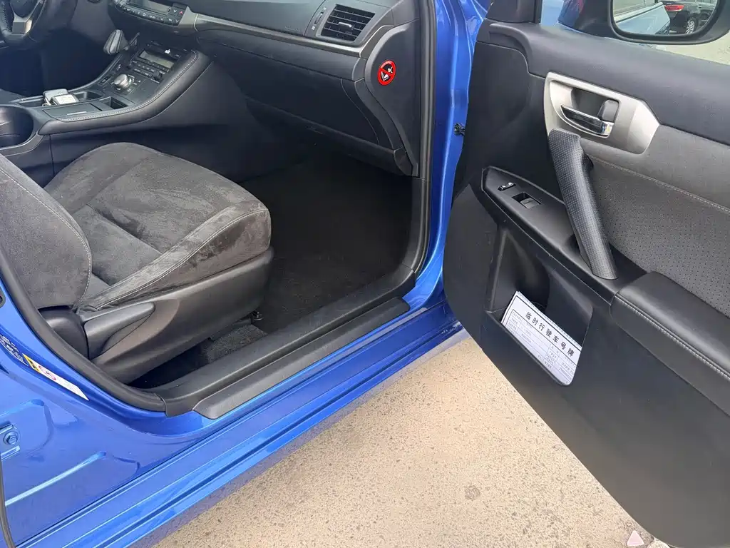 Lexus CT — миниатюра 14