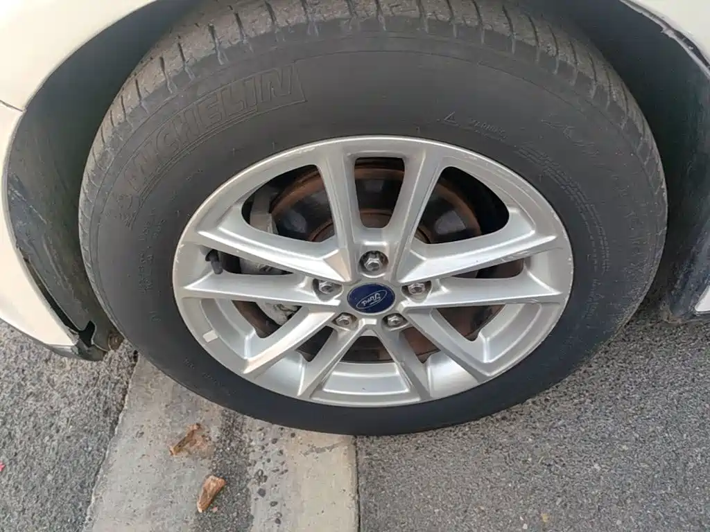Ford Focus — миниатюра 23