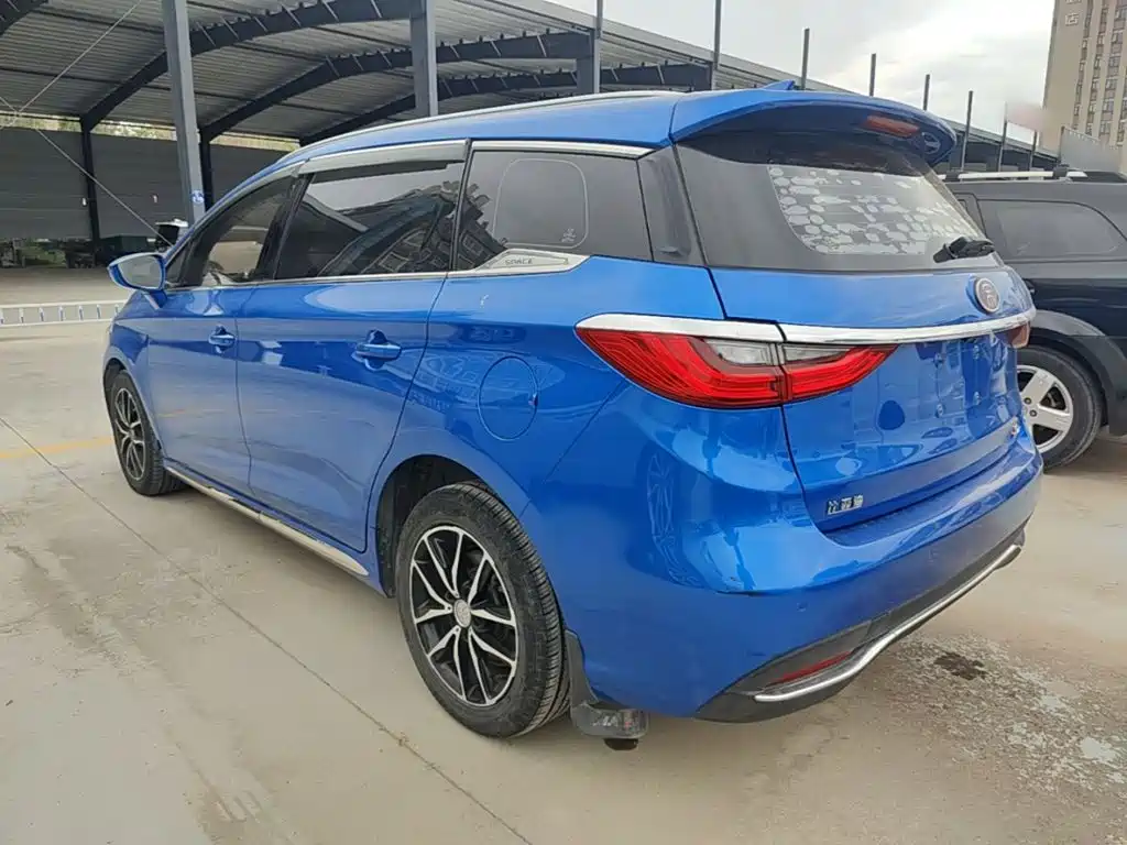 BYD MAX — миниатюра 5