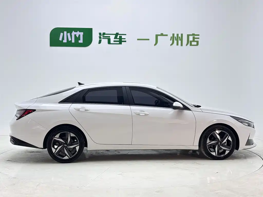 Hyundai Elantra 2022 1.5L CVT LUX Luxury