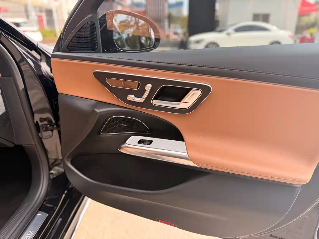 Mercedes-Benz E-Class — миниатюра 23