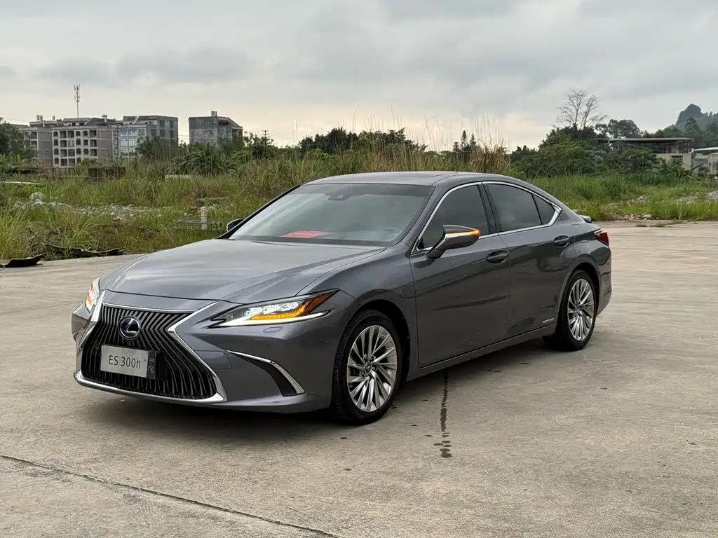 Lexus ES 2021