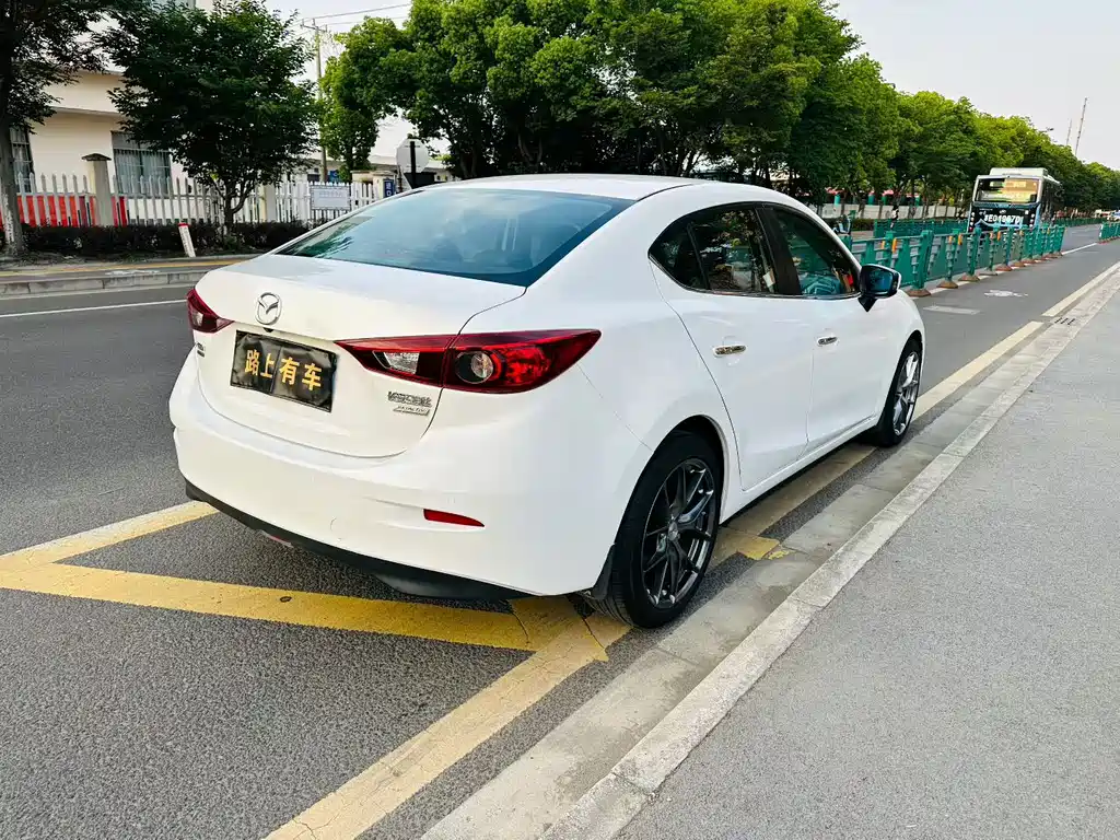 Mazda Mazda3 3 2014 2.0L AT Flagship