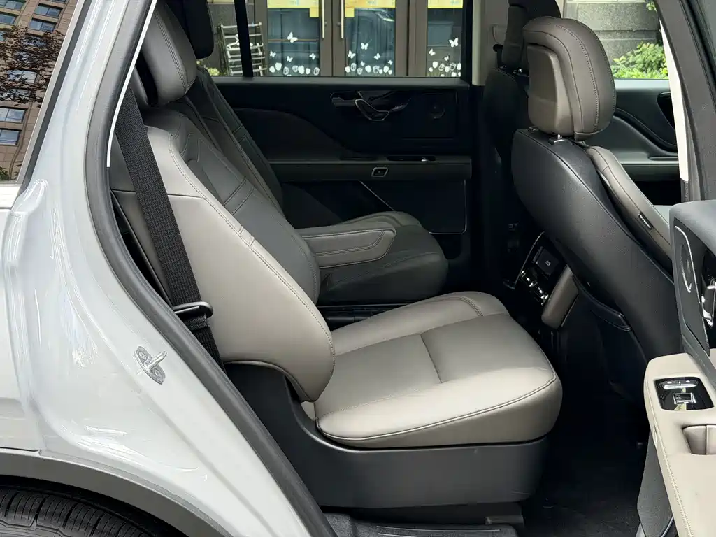 Lincoln Aviator — миниатюра 16