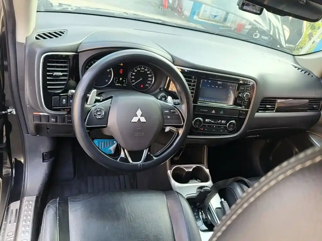 Mitsubishi Outlander (Import) — миниатюра 10