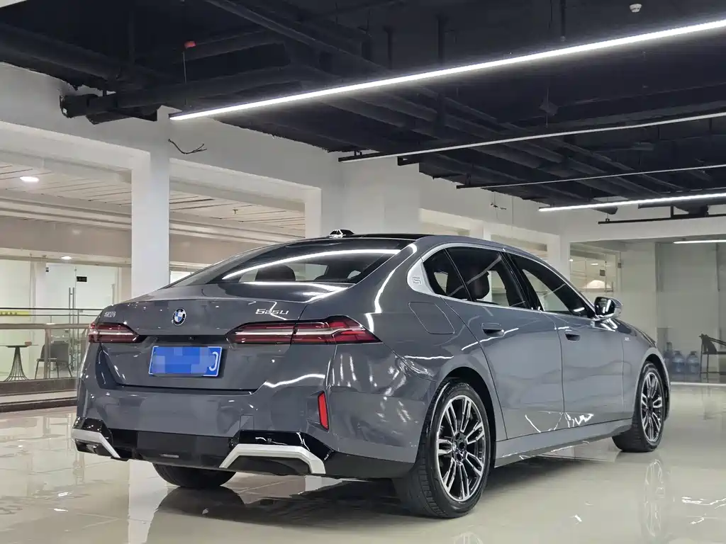 BMW 5 Series — миниатюра 14