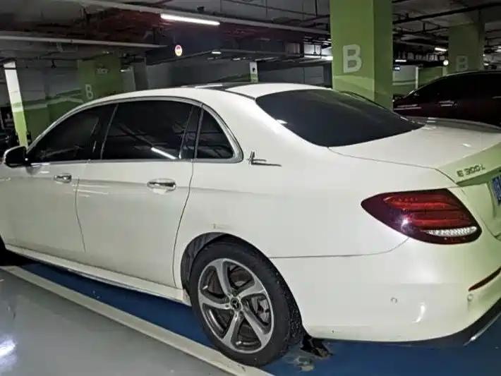 Mercedes-Benz E-Class — миниатюра 2
