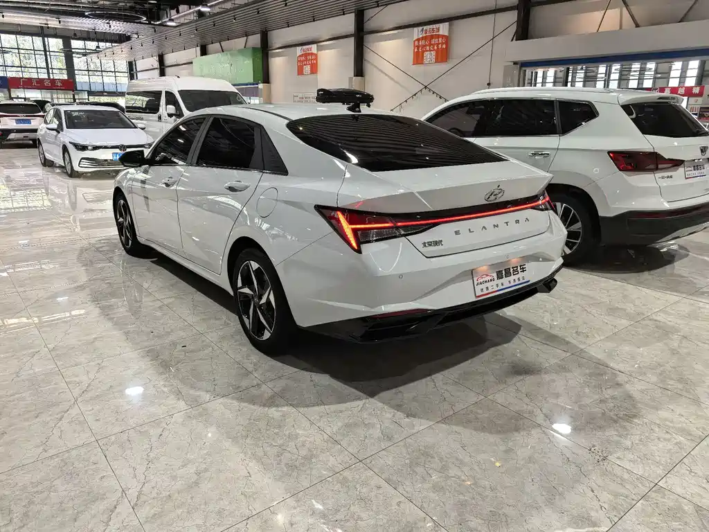 Hyundai Elantra — миниатюра 16
