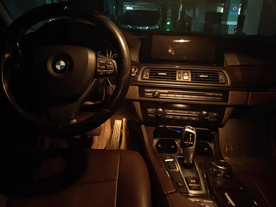 BMW 5 Series — миниатюра 12