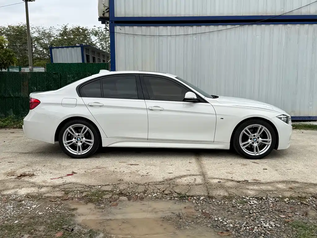 BMW 3 SERIES