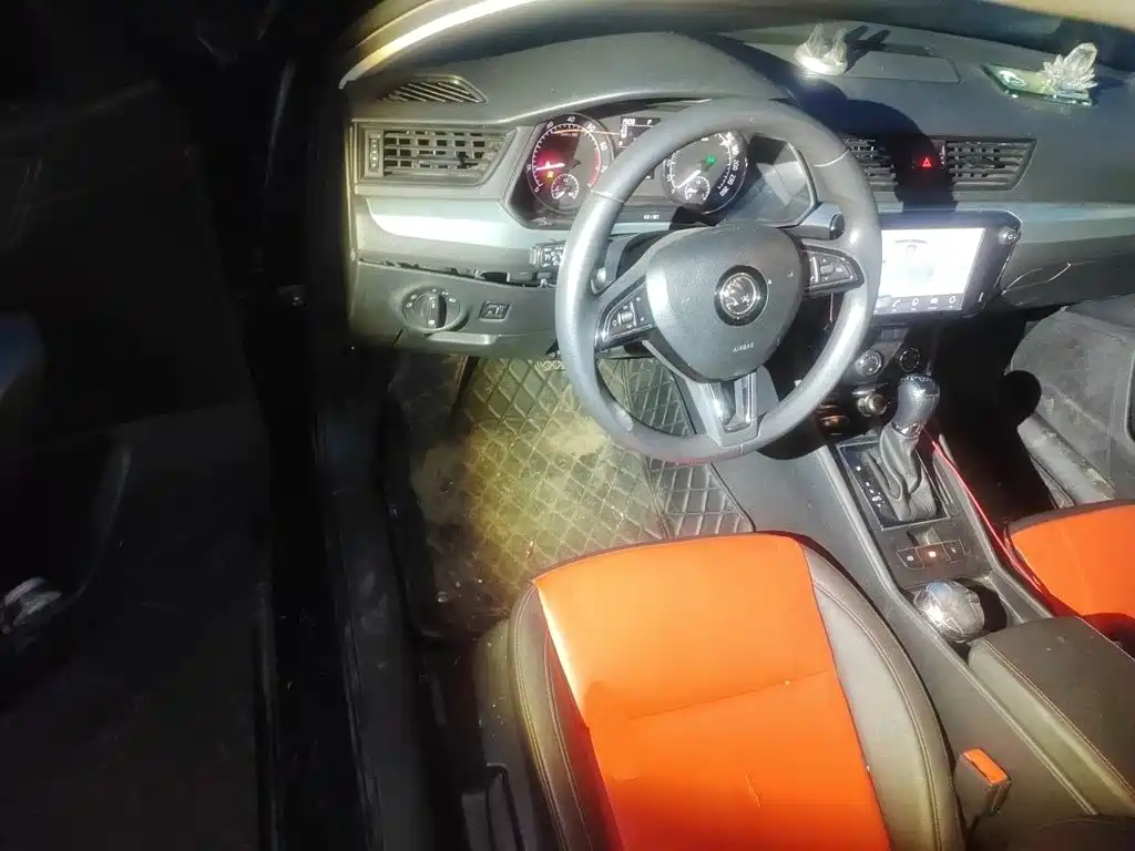 Skoda Superb — миниатюра 3