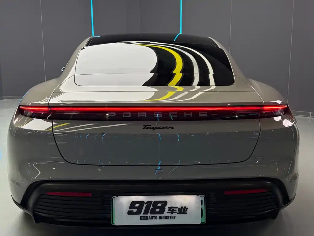 Porsche Taycan — миниатюра 7