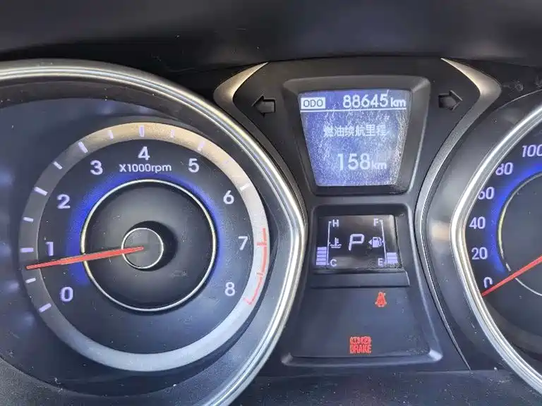 Hyundai Elantra 2012 1.6L AT Luxury