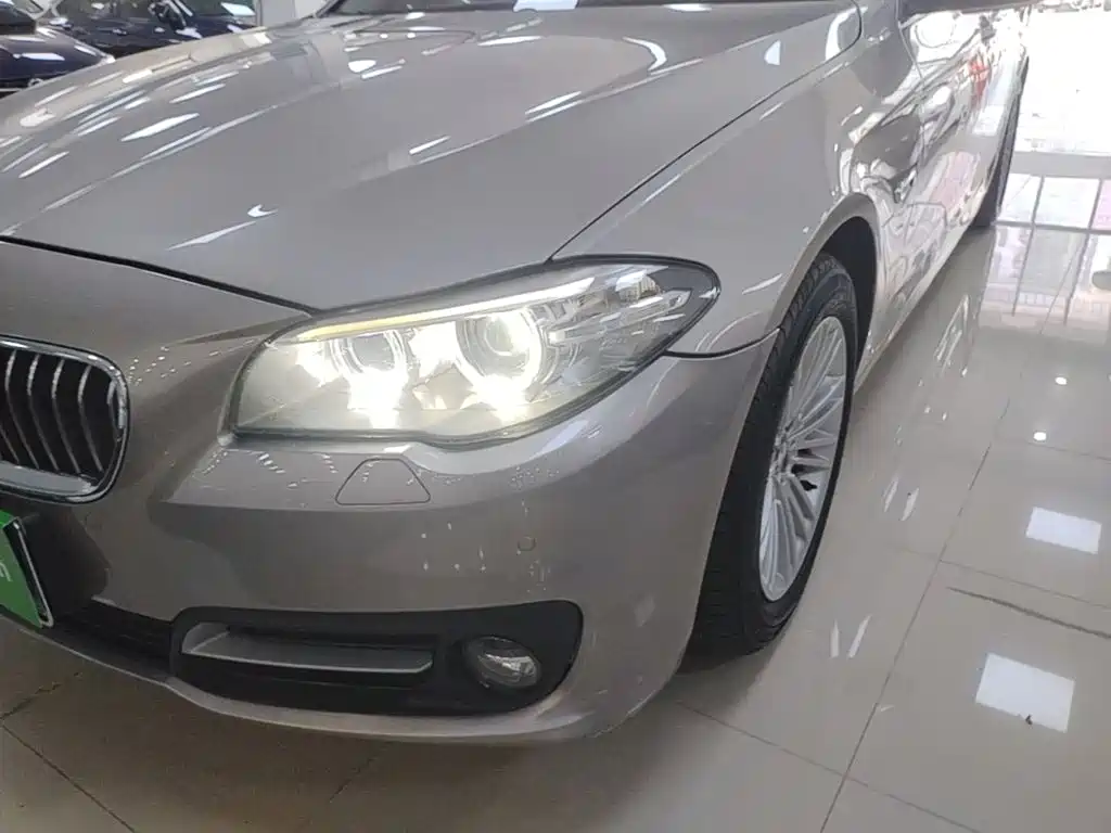 BMW 5 Series — миниатюра 24