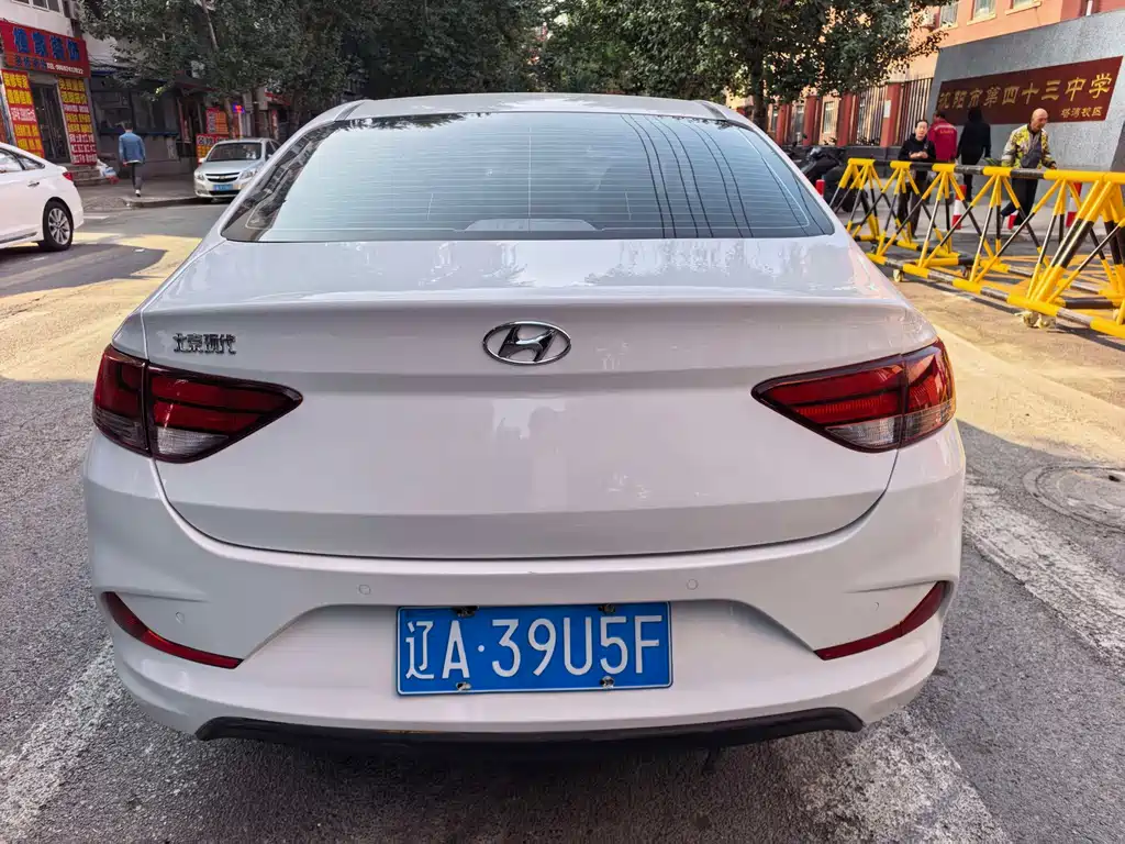 Hyundai Elantra — миниатюра 8
