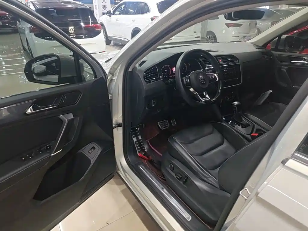 Volkswagen Tiguan L — миниатюра 16