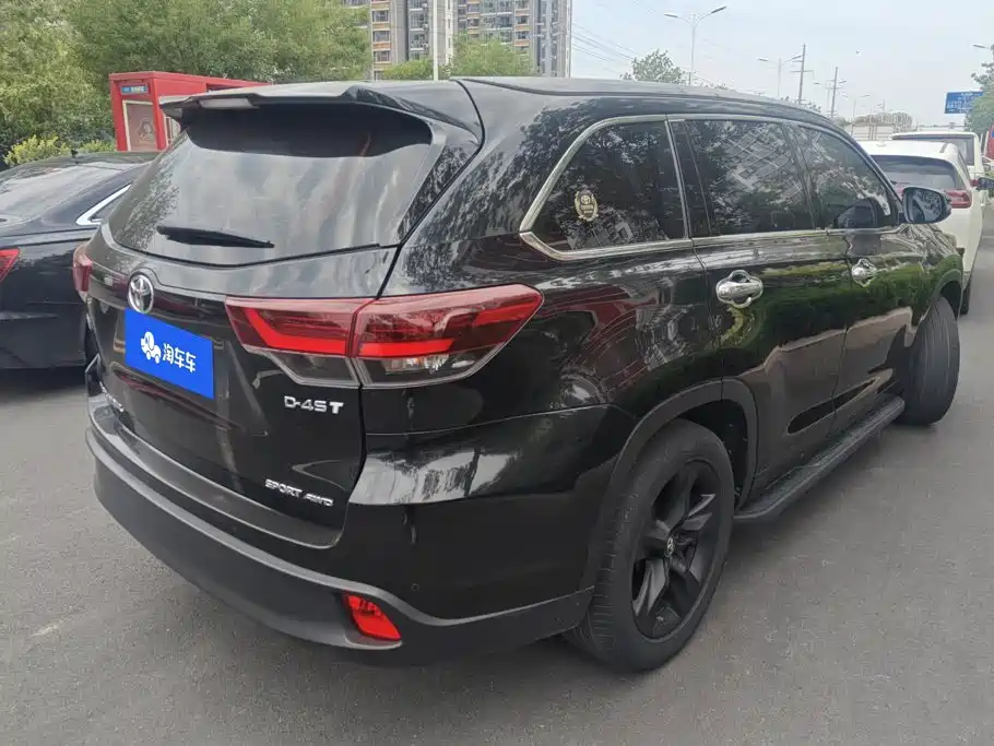 Toyota Highlander 2021 2.0T Luxury 7 мест
