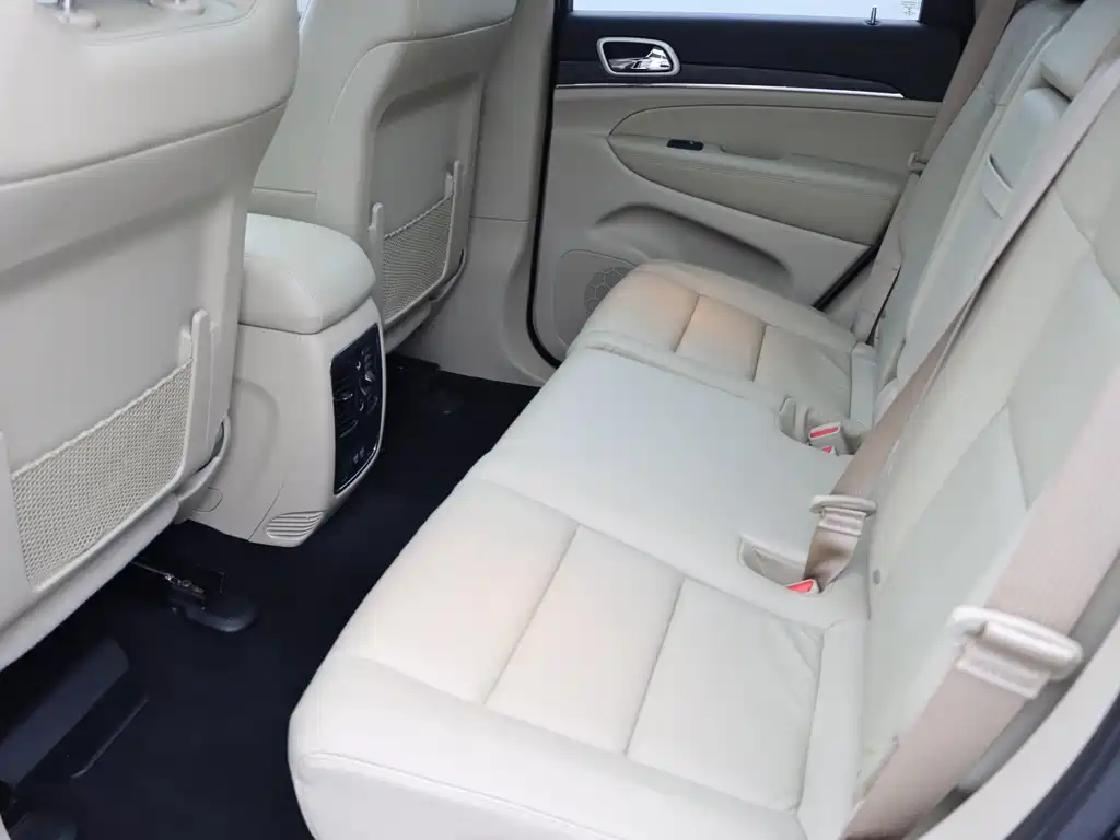 Jeep Grand Cherokee (Import) — миниатюра 13