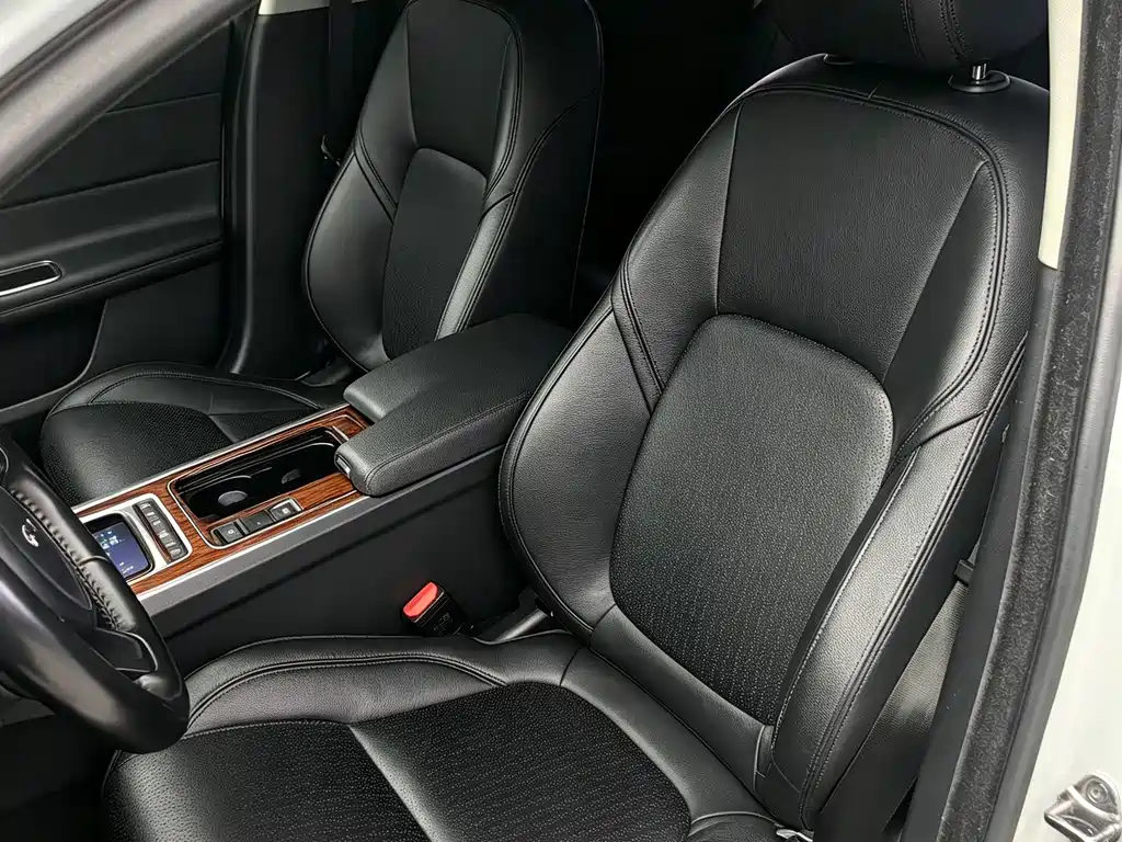 Jaguar XF — миниатюра 7