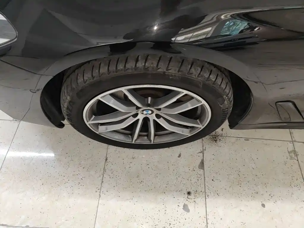BMW 5 Series — миниатюра 23