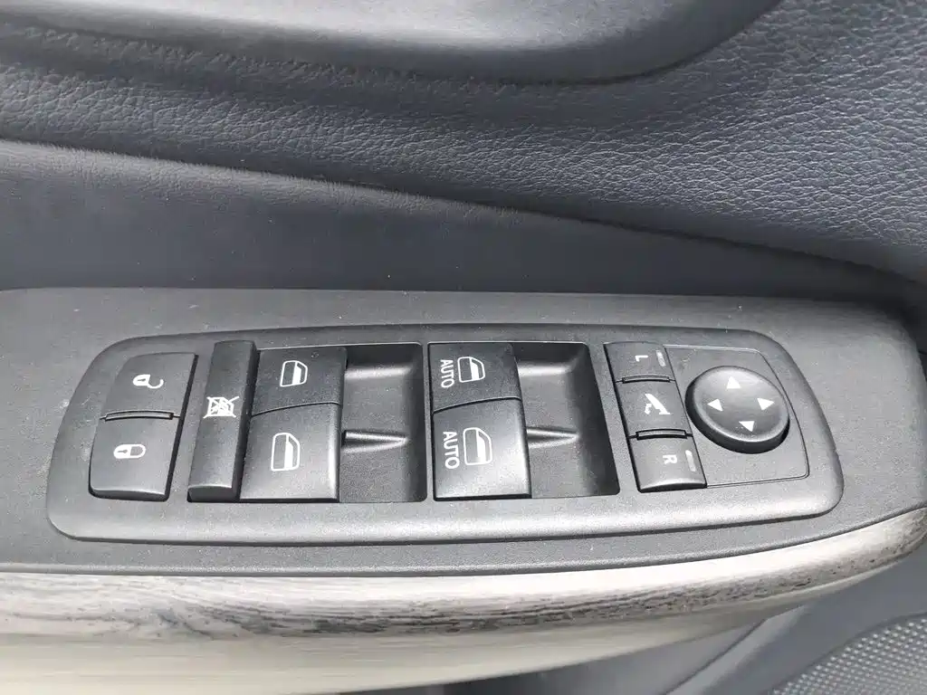 Jeep Cherokee — миниатюра 9