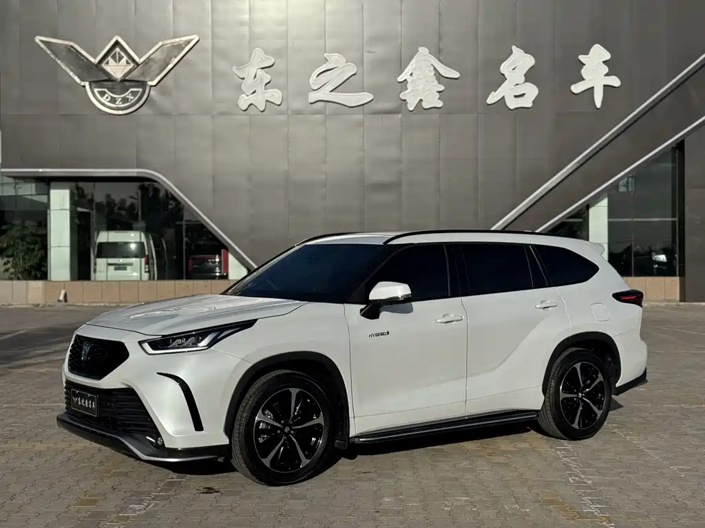 Toyota Crown Kluger 2024