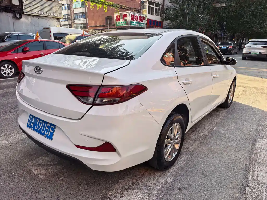Hyundai Elantra — миниатюра 7