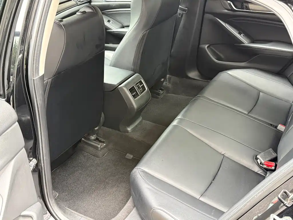 Honda Accord — миниатюра 13