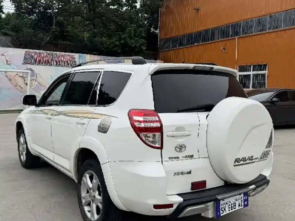 Toyota RAV4 — миниатюра 7