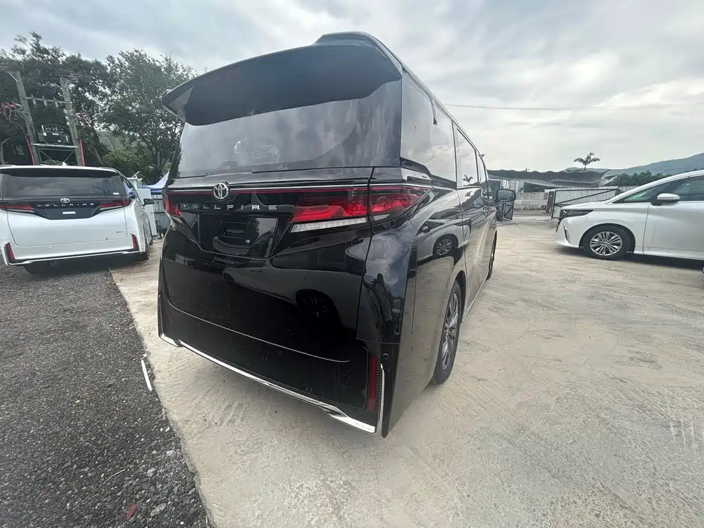 Toyota Vellfire — миниатюра 6