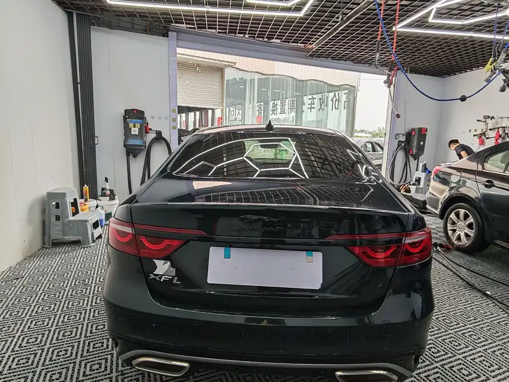 Jaguar XFL — миниатюра 7